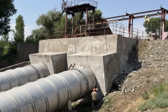 წყლის მილები მშენებლობის პროცესში, ბათუმი