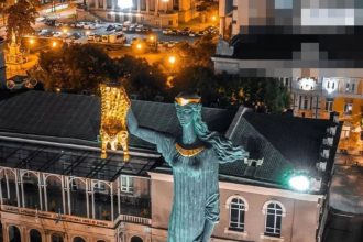 ბათუმის თავისუფლების ძეგლი მობი ლუქსი ბათუმში — ელექტრონიკა, მისამართი, ფასები | შენი ბათუმი