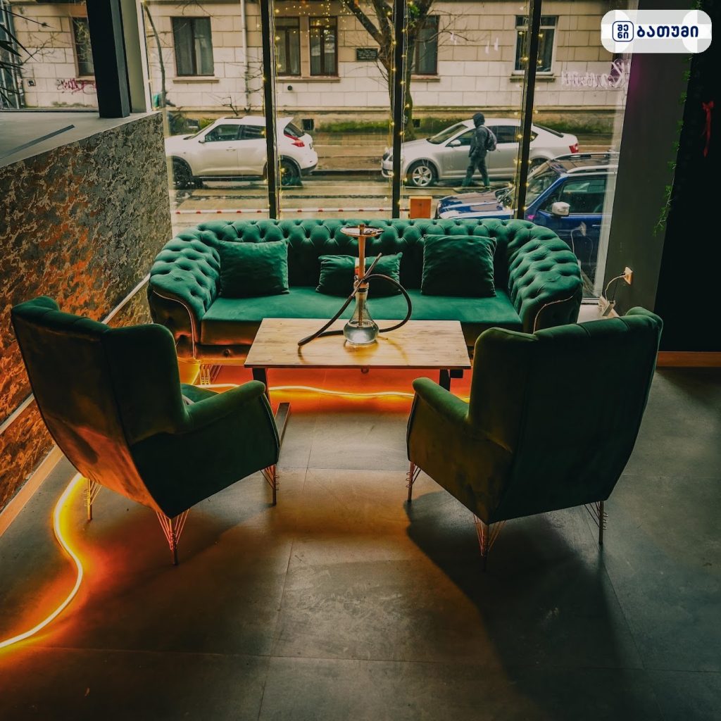 Phoenix Lounge — ბარი ბათუმში