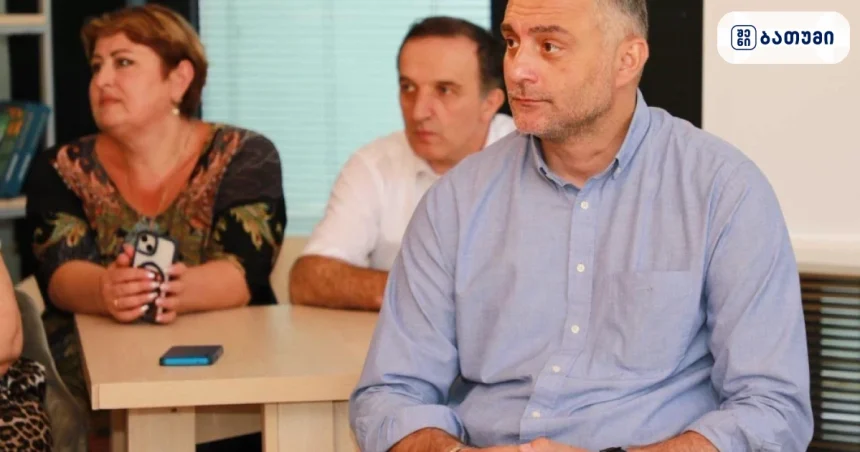 ბათუმის №2 საჯარო სკოლის განახლებული ბიბლიოთეკა ბათუმის №2 საჯარო სკოლას განახლებული ბიბლიოთეკა გაუხსნეს