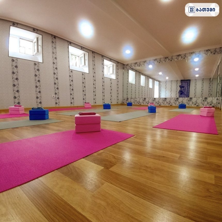 Yoga space Занятия йогой в Батуми с 2018 года Yoga space. Занятия йогой в Батуми с 2018 года ბათუმში — სპორტული ობიექტი, მისამართი, ფასები | შენი ბათუმი