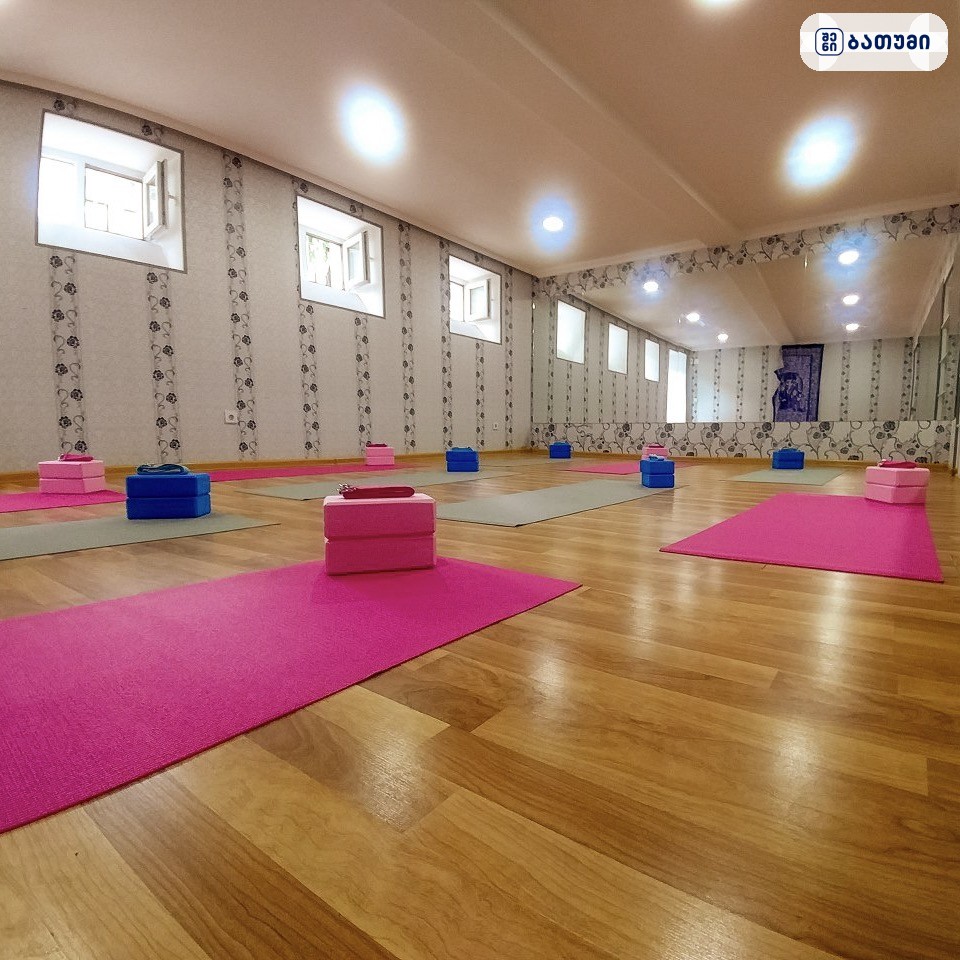 Yoga space. Занятия йогой в Батуми с 2018 года — სპორტული ობიექტი ბათუმში