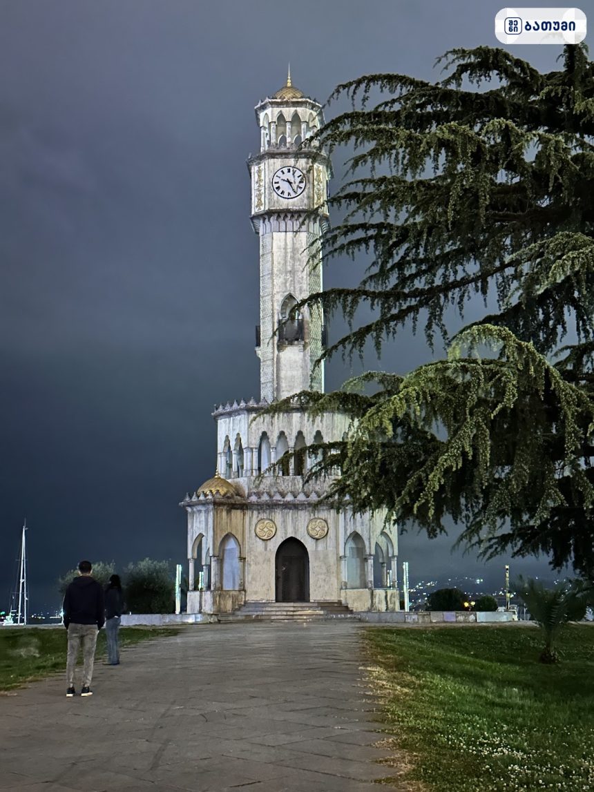 ბათუმის საათის კოშკი ღამით Ilia Chavchavadze Statue Park ბათუმში — ღირსშესანიშნაობა, მისამართი, ფასები | შენი ბათუმი