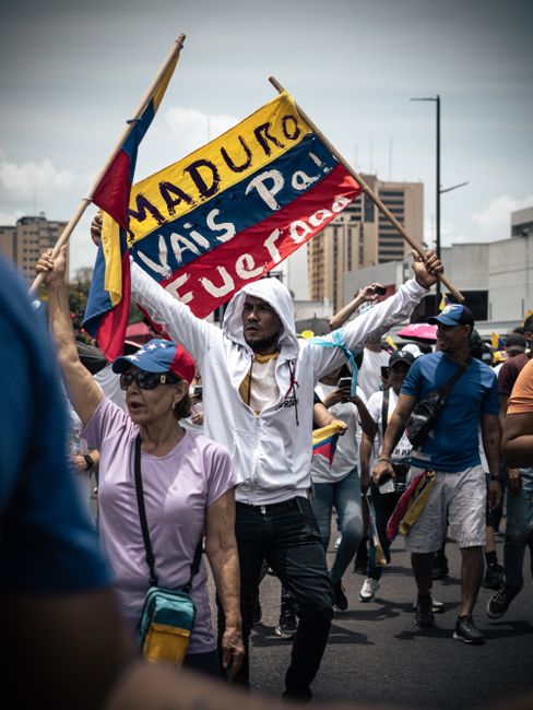 Venezuelan leader marks Independence Day with message of ‘no social unrest’ | შენი ბათუმი ვენესუელის ლიდერმა დამოუკიდებლობის დღე აღნიშნა გზავნილით: “არანაირი სოციალური მღელვარება”. | შენი ბათუმი