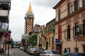 პიაცის მოედანი და კოშკი — ბათუმი