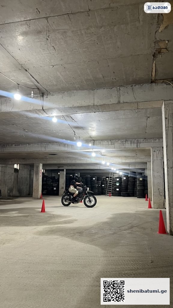 მოტოციკლეტი ავტოსადგომზე Underground Moto School Batumi ბათუმში — საჯარო სკოლა, მისამართი, ფასები | შენი ბათუმი