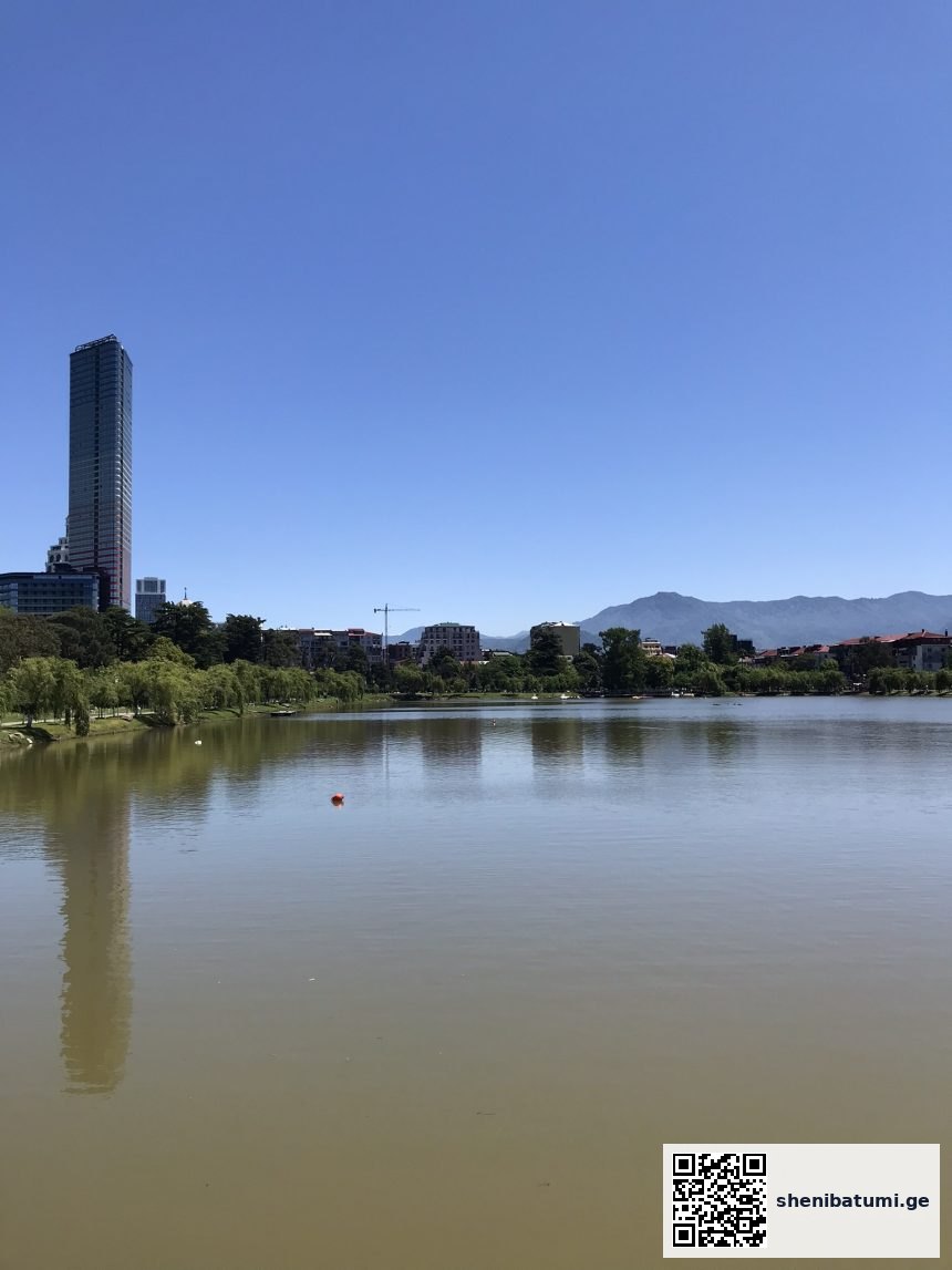 ბათუმის პარკის ხედი 6 მაისის პარკი — Batumi2025may6park-and-babylon-buildin | შენი ბათუმი | შენი ბათუმი