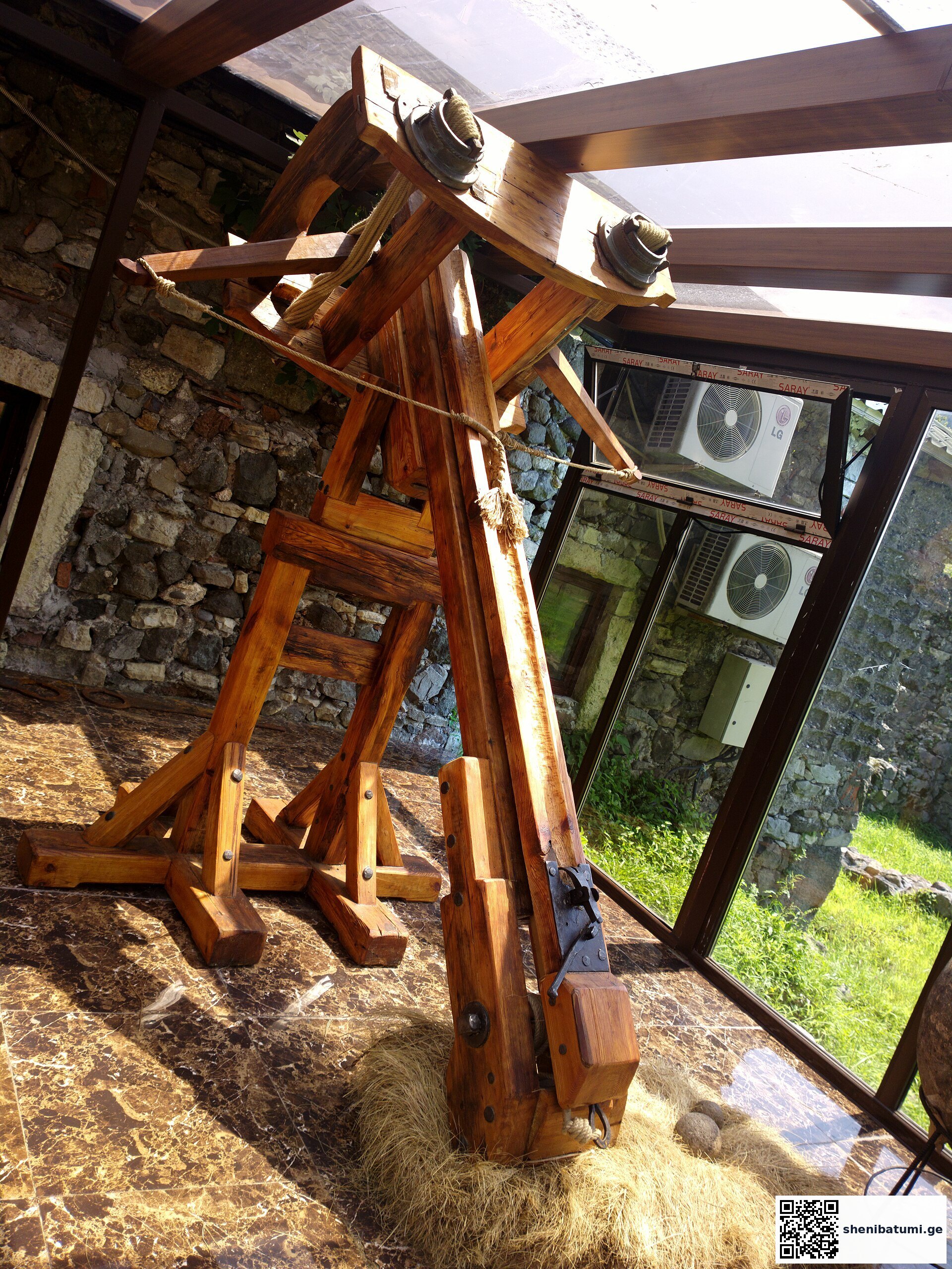 ძველი wooden მექანიზმი, რომელიც მდებარეობს ბათუმში