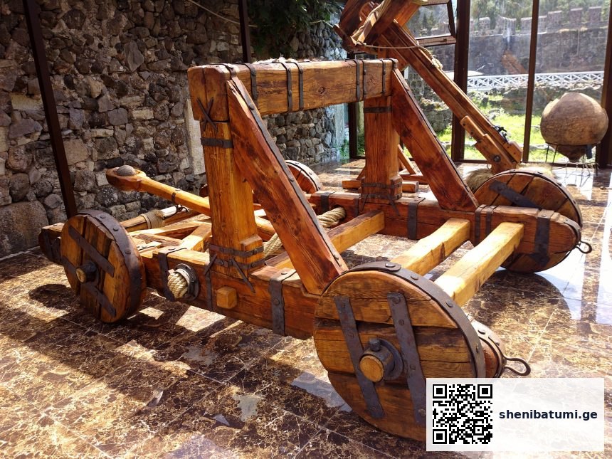 ძველი სამხედრო ტექნიკა გონიოს ციხე — Gonio fortress · კადრი 304 | შენი ბათუმი | შენი ბათუმი